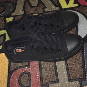 Non slip black shoes size 8